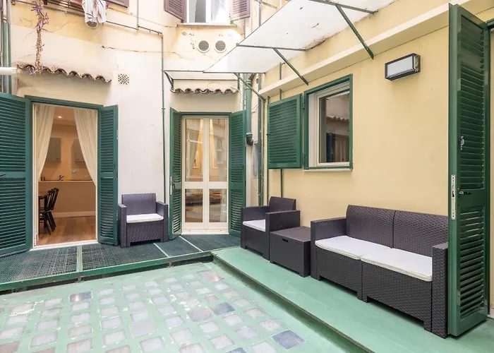 Charming With Patio A Few Steps From Colosseum